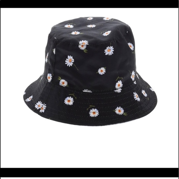 Alice + Olivia Accessories - Alice & Olivia Daisy Bucket Hat